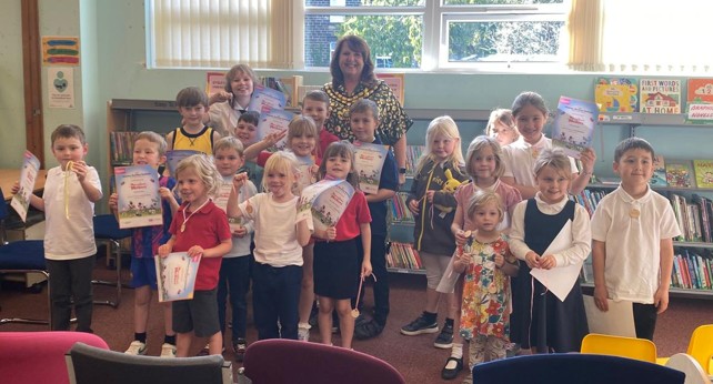 Mayor Cllr. Mandy Lowe-Flello was delighted to present the children with their awards at Penistone Library